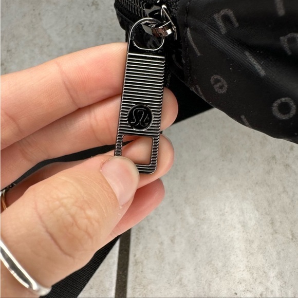 Lululemon Motif Mirrorify Reflective Everwhere Belt Bag - Picture 4 of 8